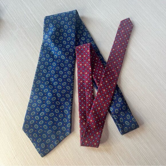 💕2/$30💕Tommy Hilfiger 100% Silk Navy/Red Patterned Tie - Picture 1 of 7